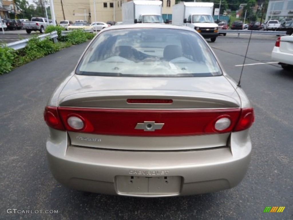 2004 Cavalier Sedan - Sandrift Metallic / Neutral photo #3