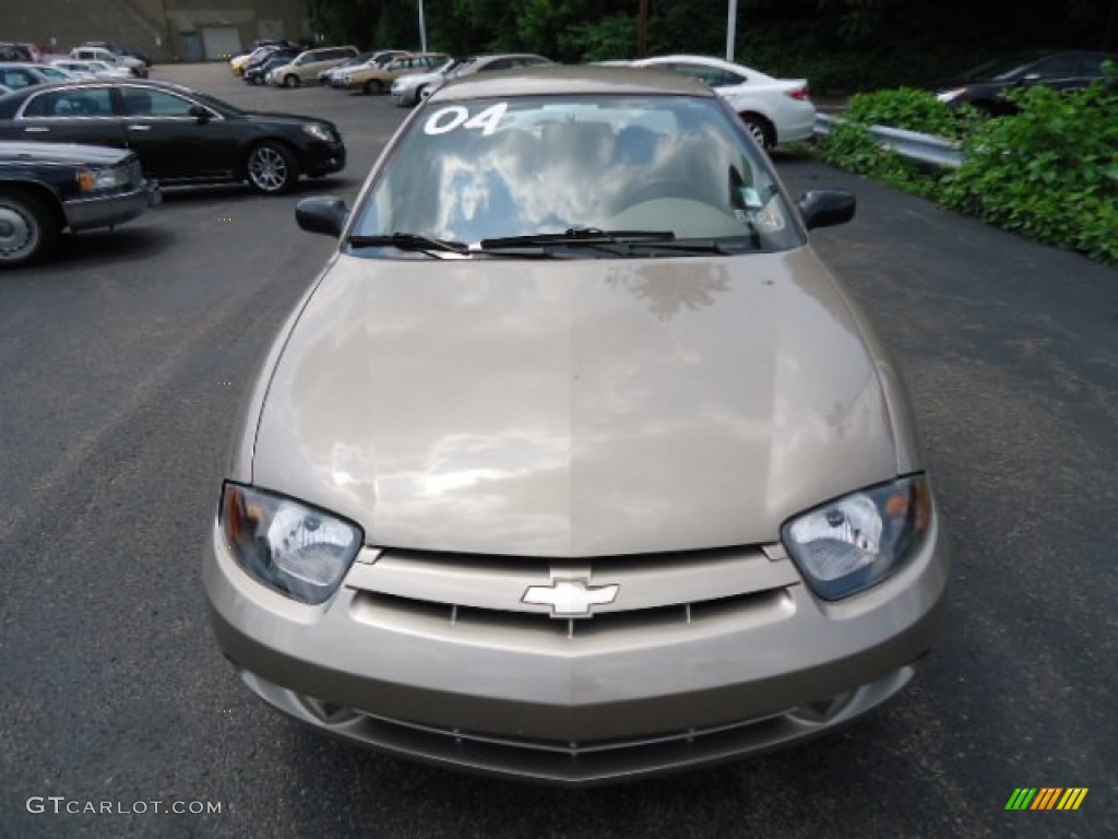 2004 Cavalier Sedan - Sandrift Metallic / Neutral photo #7