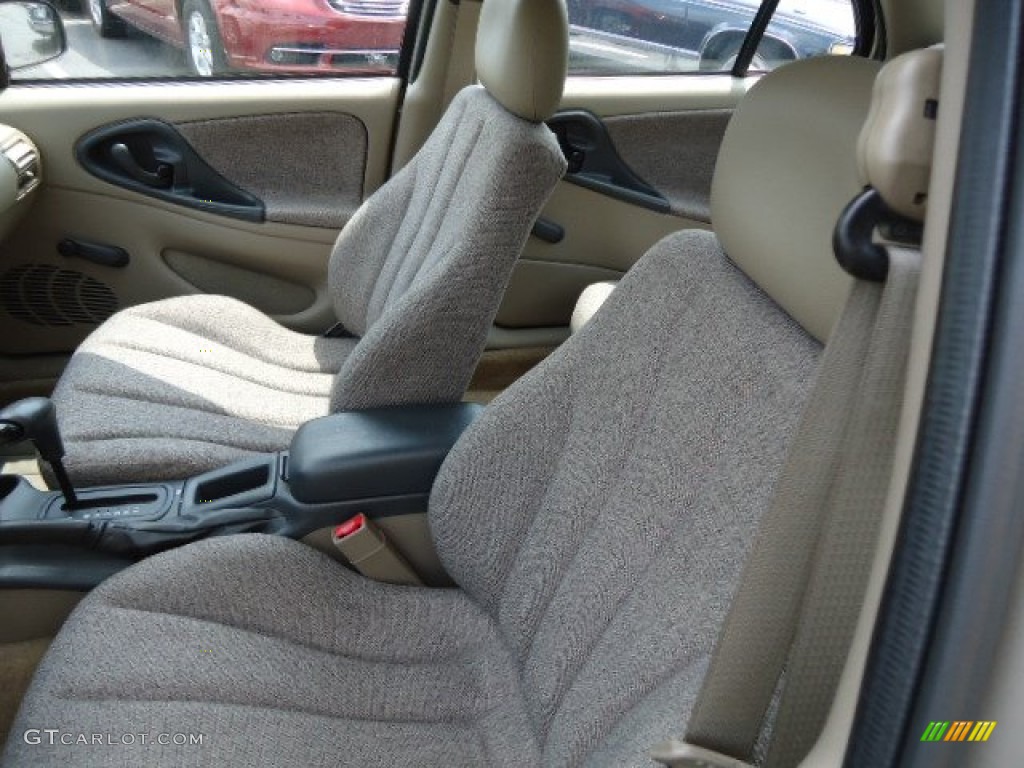 2004 Cavalier Sedan - Sandrift Metallic / Neutral photo #10