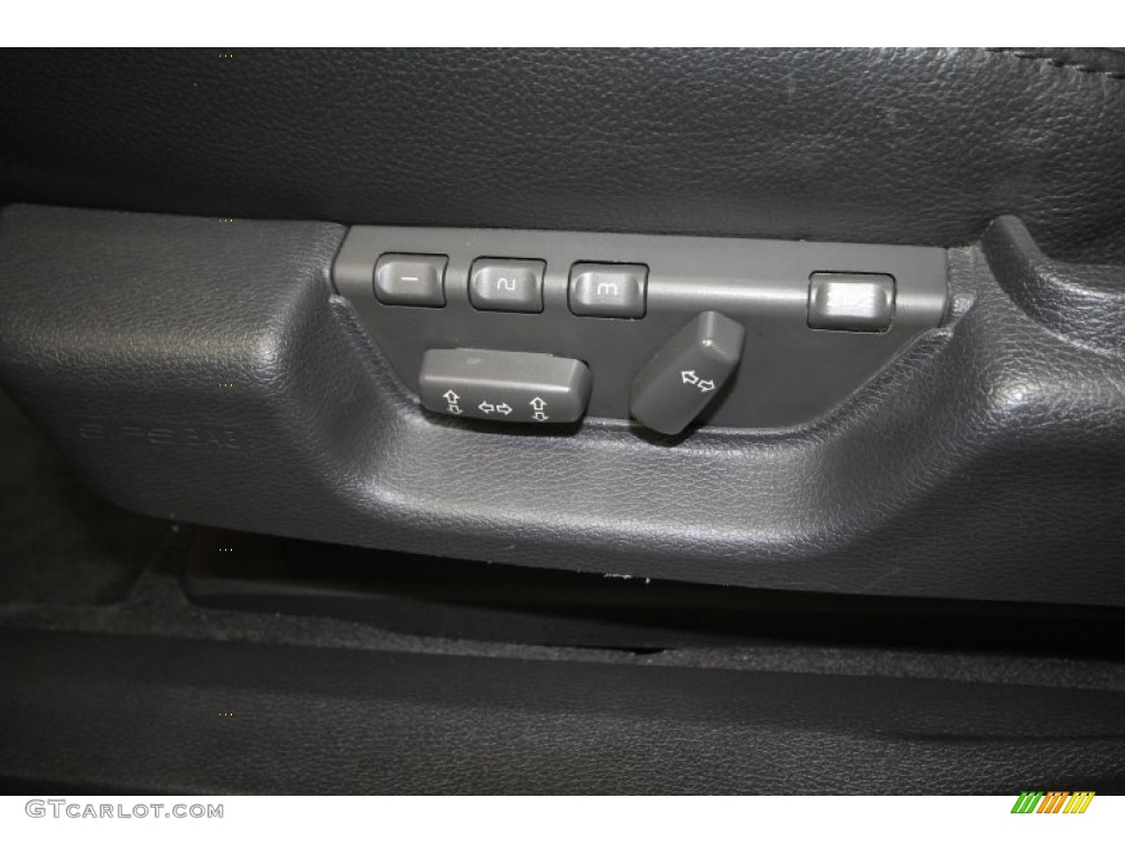 2003 Volvo XC90 T6 AWD Controls Photo #65870241