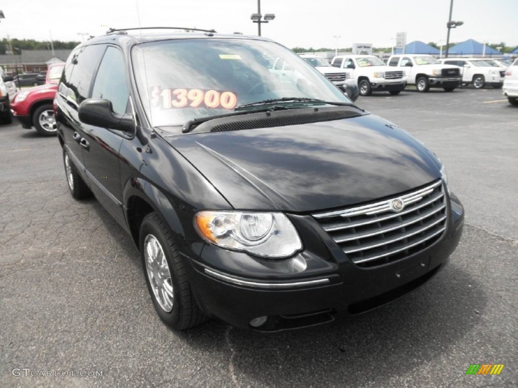 2007 Town & Country Limited - Brilliant Black Crystal Pearl / Medium Slate Gray photo #2