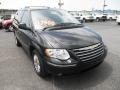 2007 Brilliant Black Crystal Pearl Chrysler Town & Country Limited  photo #2