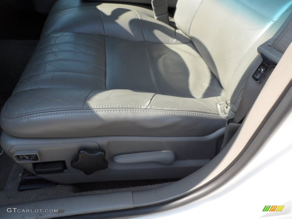 2004 Impala LS - White / Medium Gray photo #26