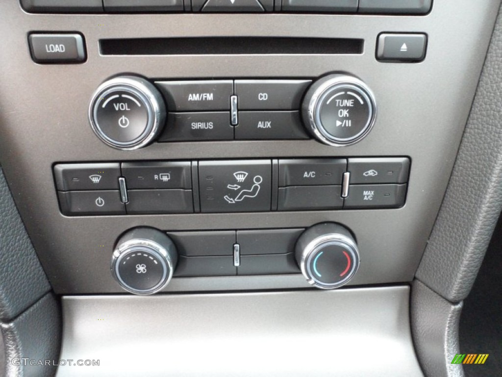 2013 Ford Mustang V6 Coupe Controls Photo #65901222