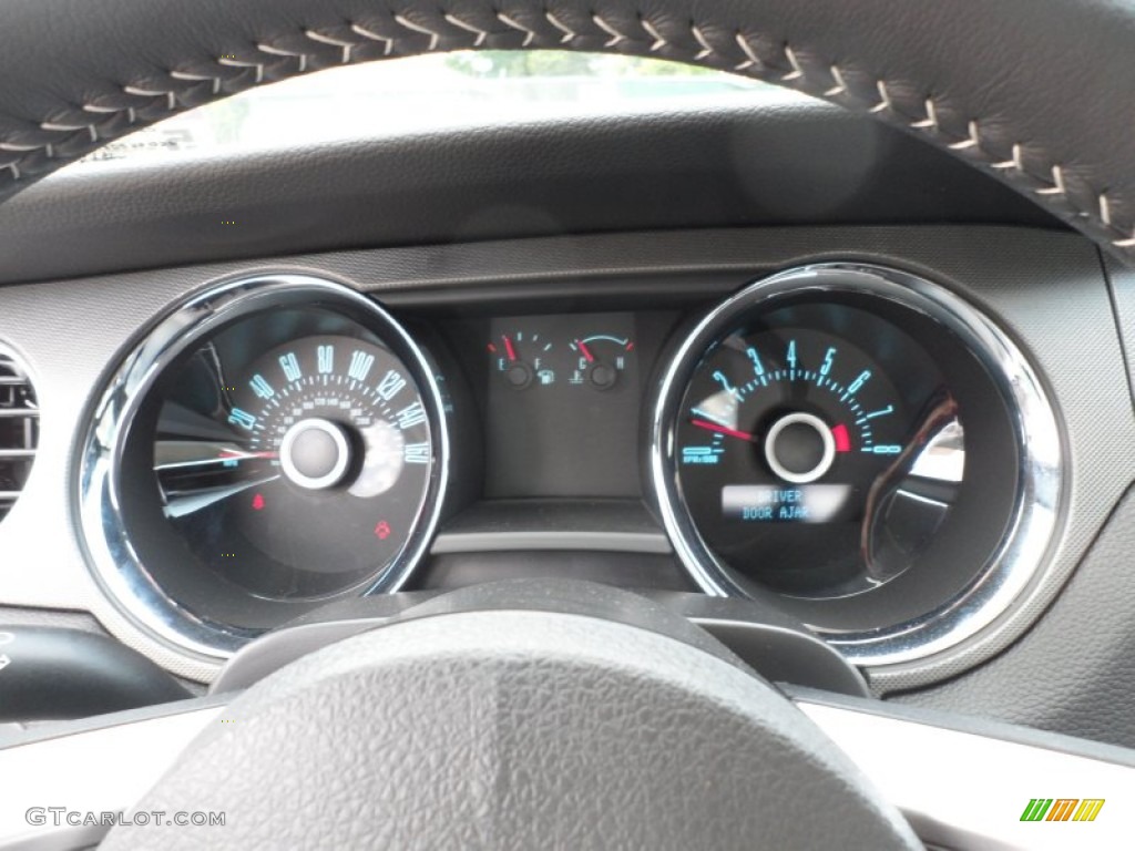 2013 Ford Mustang V6 Coupe Gauges Photo #65901249