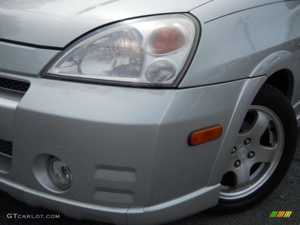 2004 Aerio SX AWD Sport Wagon - Silky Silver Metallic / Black photo #7