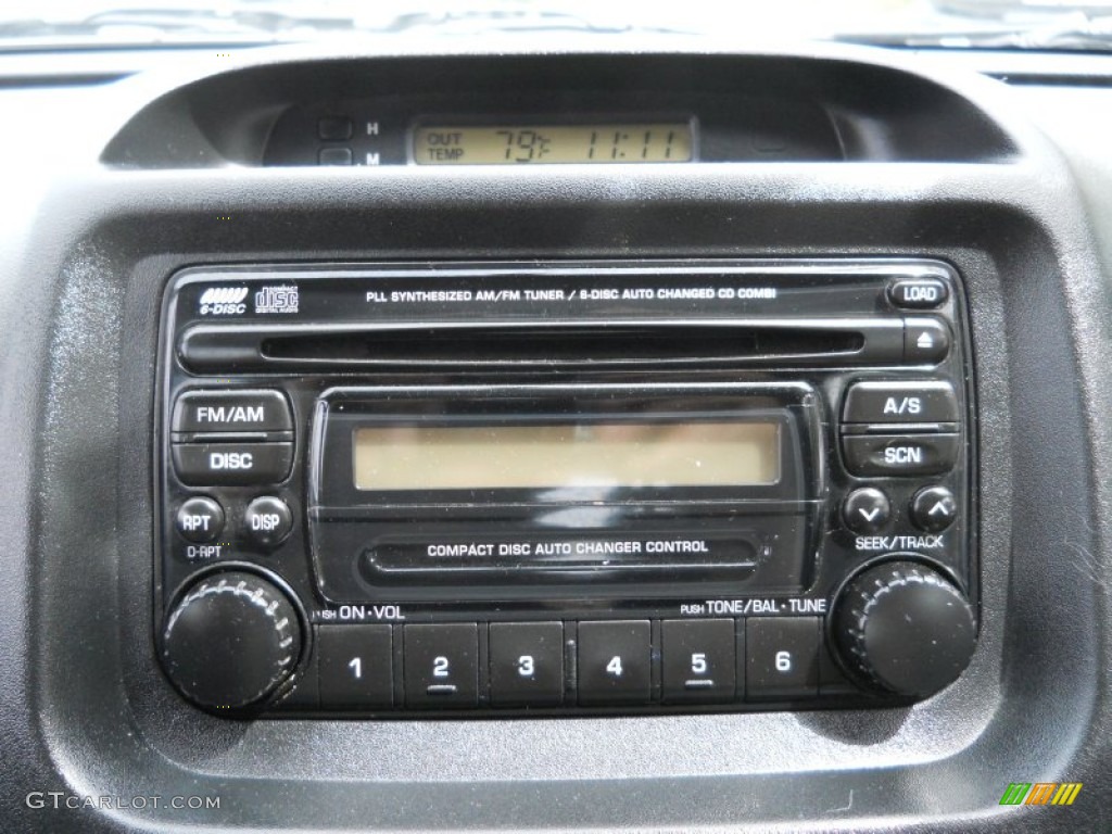 2004 Suzuki Aerio SX AWD Sport Wagon Audio System Photos