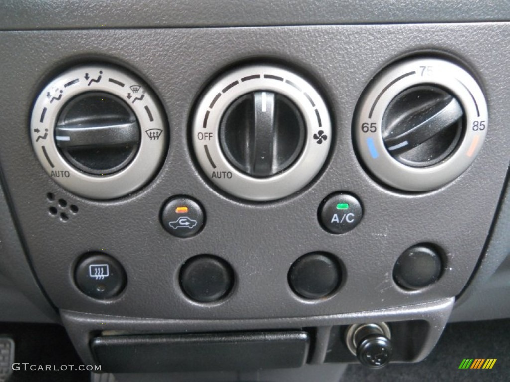 2004 Suzuki Aerio SX AWD Sport Wagon Controls Photo #65906721