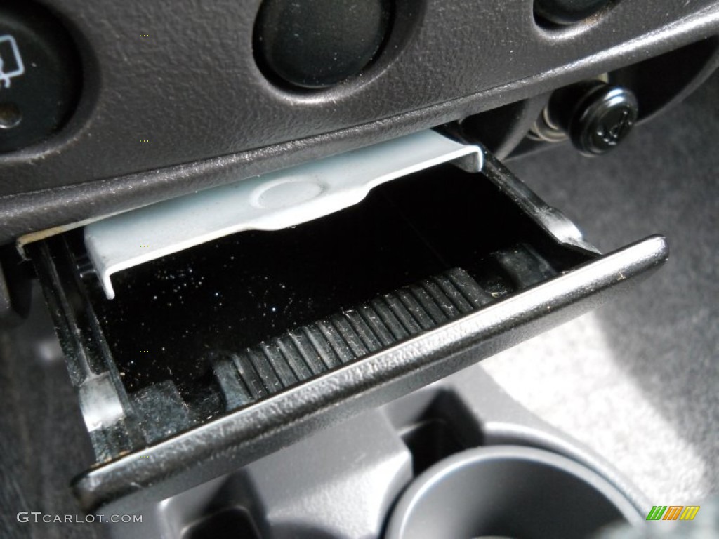 2004 Aerio SX AWD Sport Wagon - Silky Silver Metallic / Black photo #29