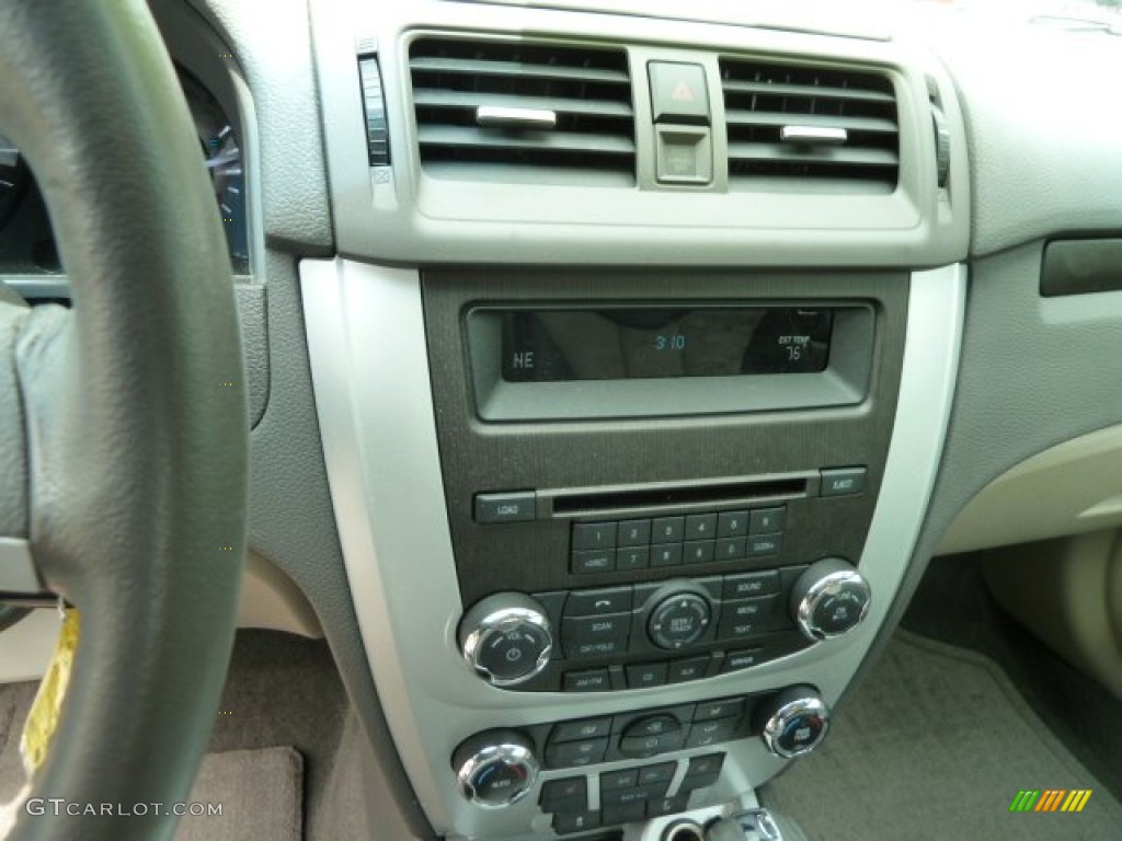 2010 Mercury Milan I4 Premier Controls Photo #65912854