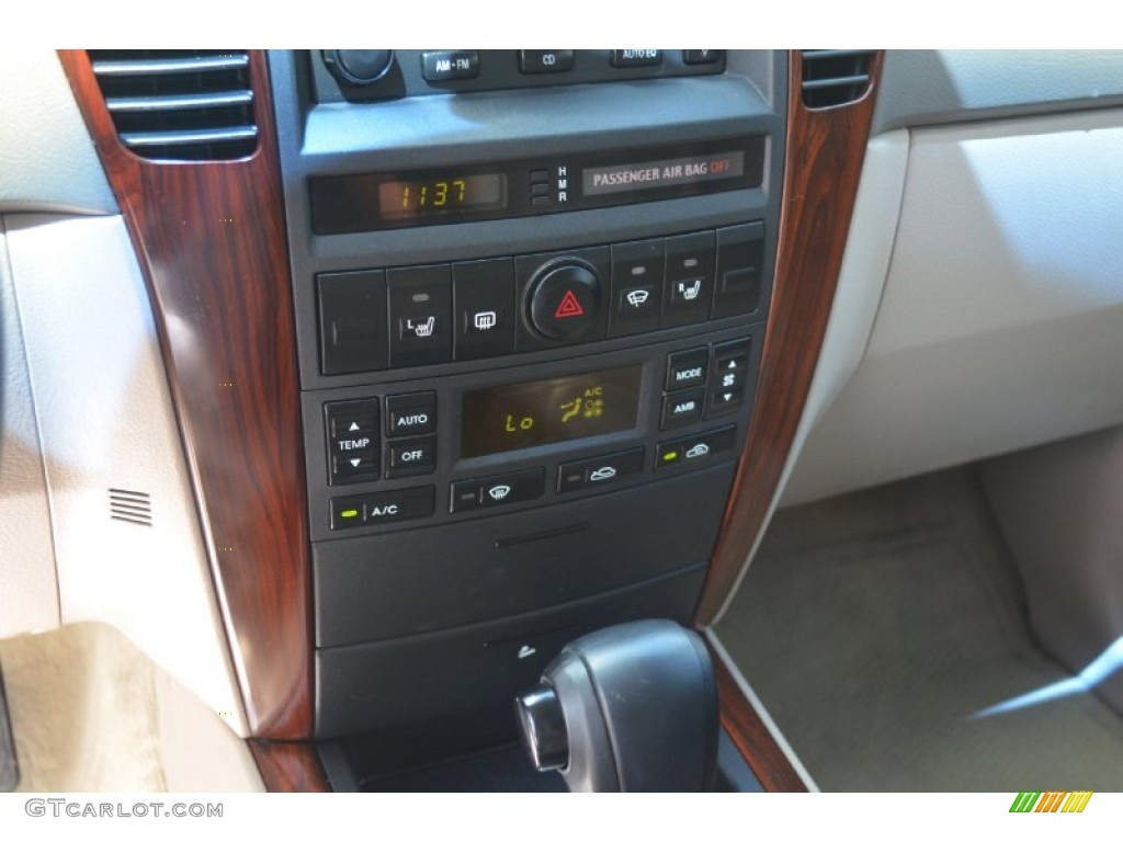 2005 Kia Sorento EX Controls Photo #65913592