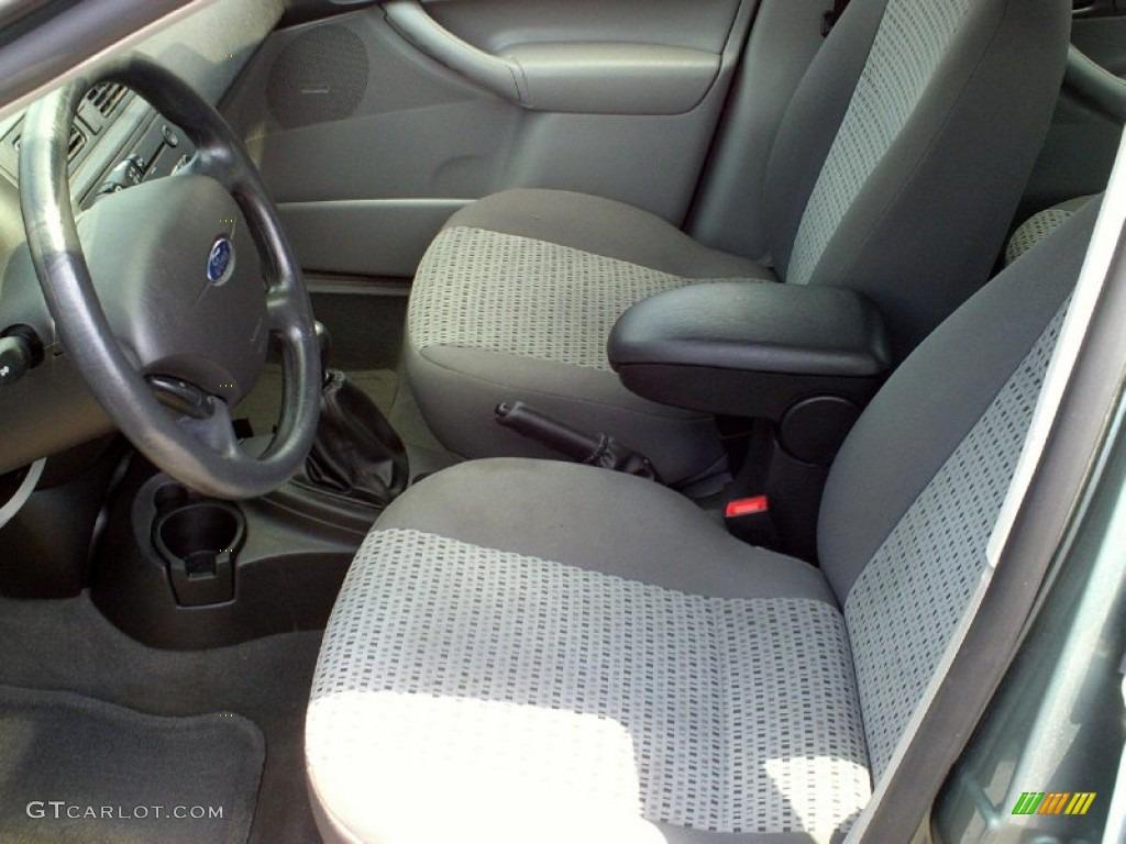 2006 Ford Focus ZXW SE Wagon interior Photo #65917193