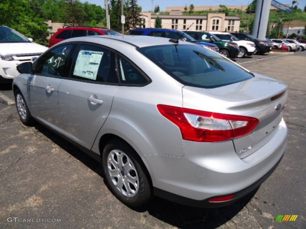 2012 Focus SE Sedan - Ingot Silver Metallic / Charcoal Black photo #4