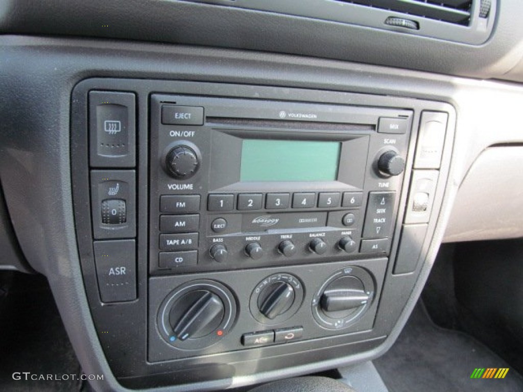 2005 Volkswagen Passat GLS 1.8T Wagon Controls Photo #65924192