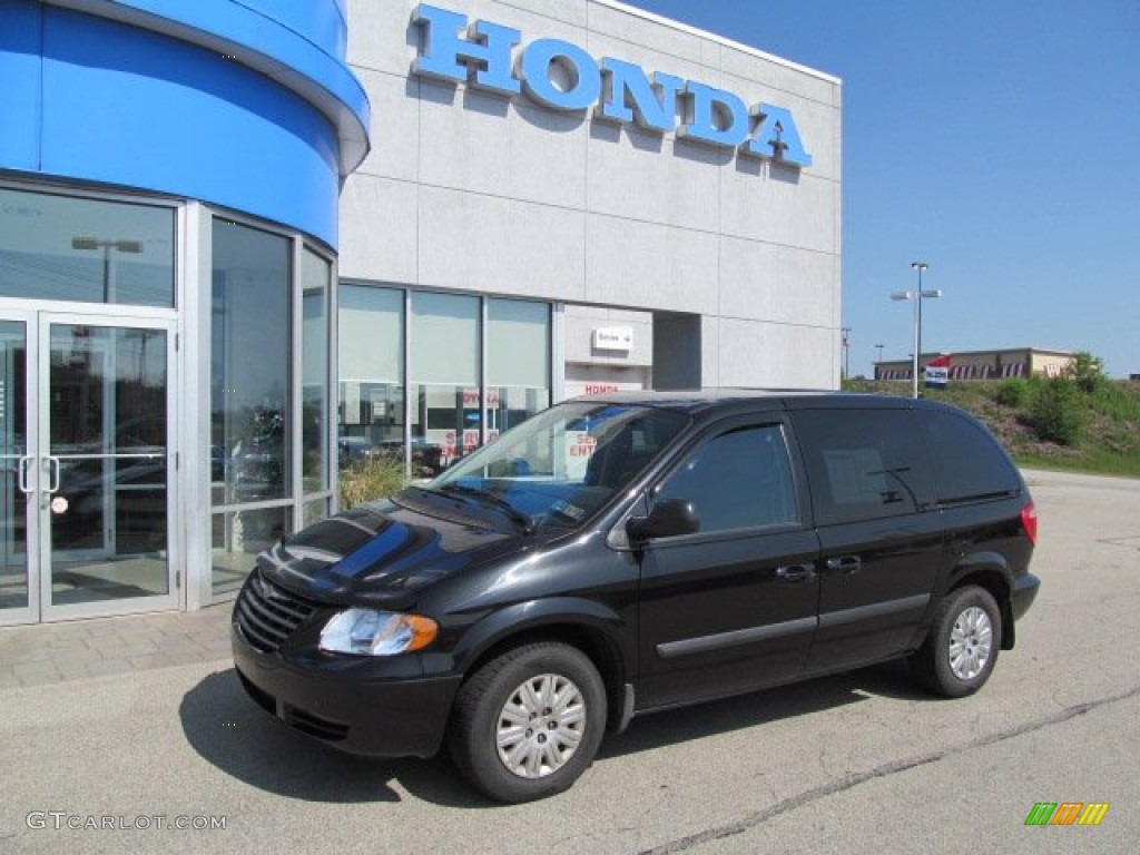 2007 Town & Country  - Brilliant Black Crystal Pearl / Medium Slate Gray photo #1