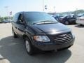 2007 Brilliant Black Crystal Pearl Chrysler Town & Country   photo #7