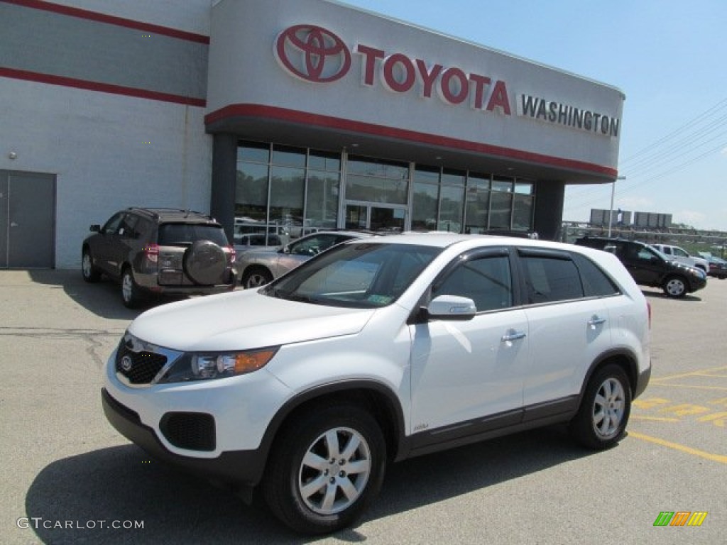 Snow White Pearl Kia Sorento