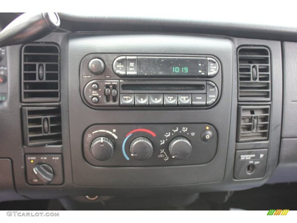 2004 Dodge Dakota Sport Club Cab 4x4 Controls Photo #65926127