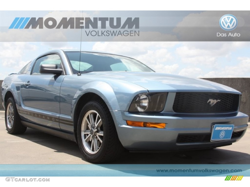 2005 Mustang V6 Deluxe Coupe - Windveil Blue Metallic / Dark Charcoal photo #1