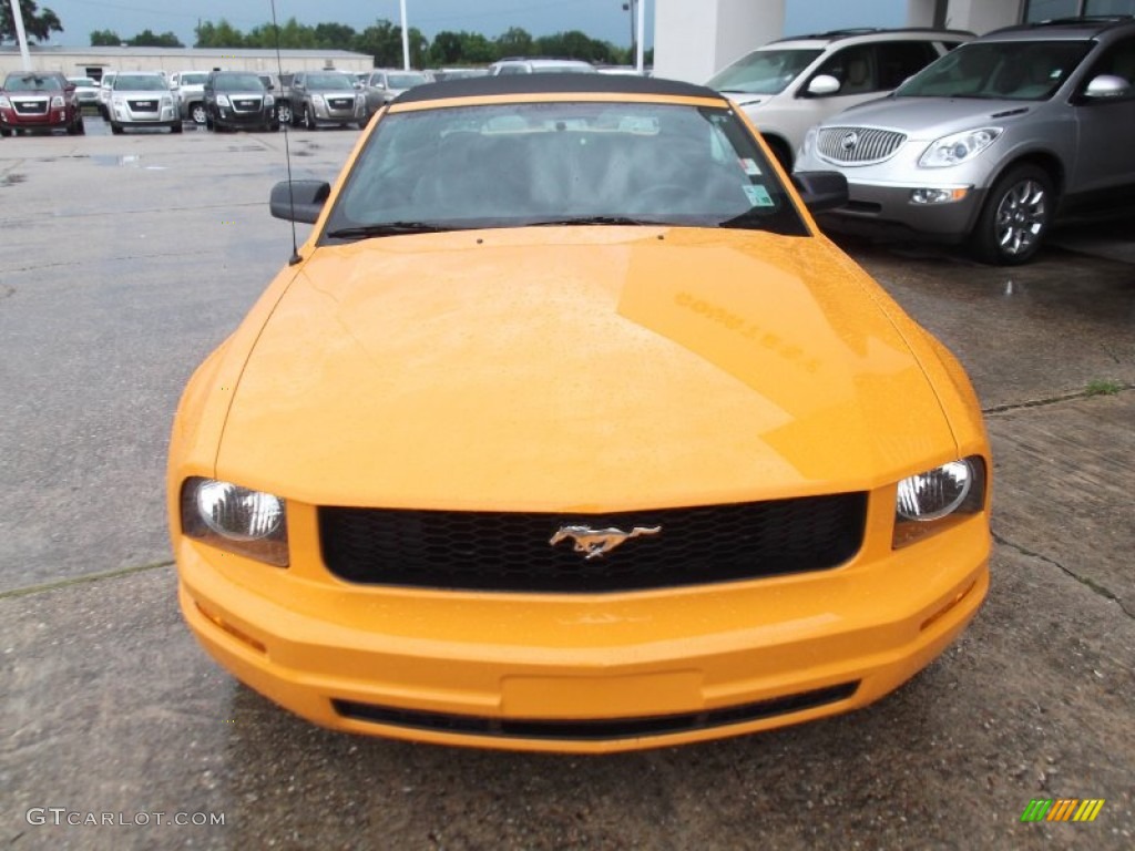 2008 Mustang V6 Premium Convertible - Grabber Orange / Dark Charcoal photo #2