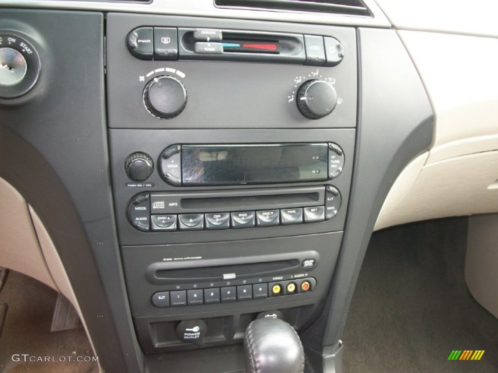 2006 Pacifica  - Bright Silver Metallic / Light Taupe photo #7