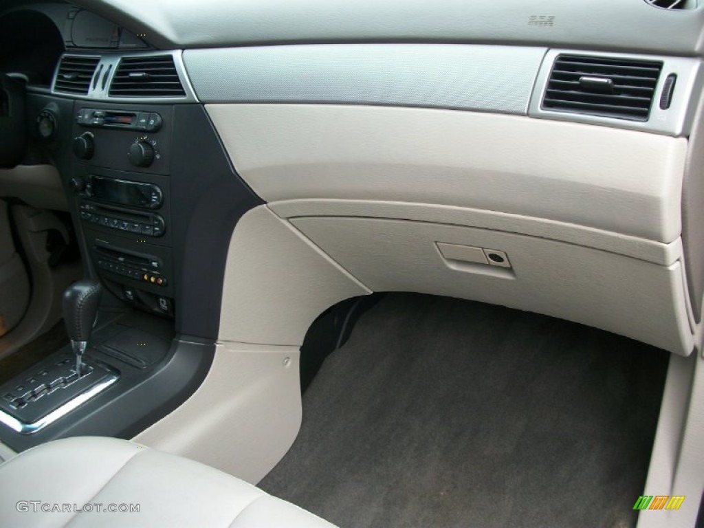 2006 Pacifica  - Bright Silver Metallic / Light Taupe photo #9