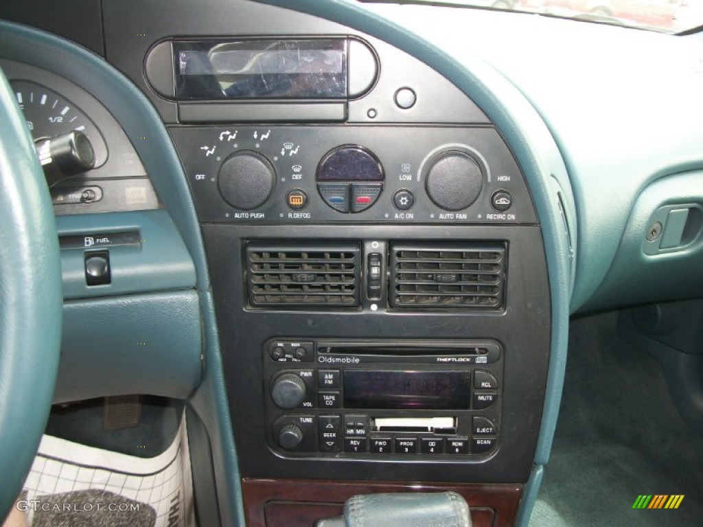 1997 Aurora  - Bright White / Blue photo #7