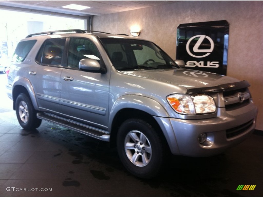 2005 Sequoia SR5 4WD - Thunder Gray Metallic / Light Charcoal photo #1