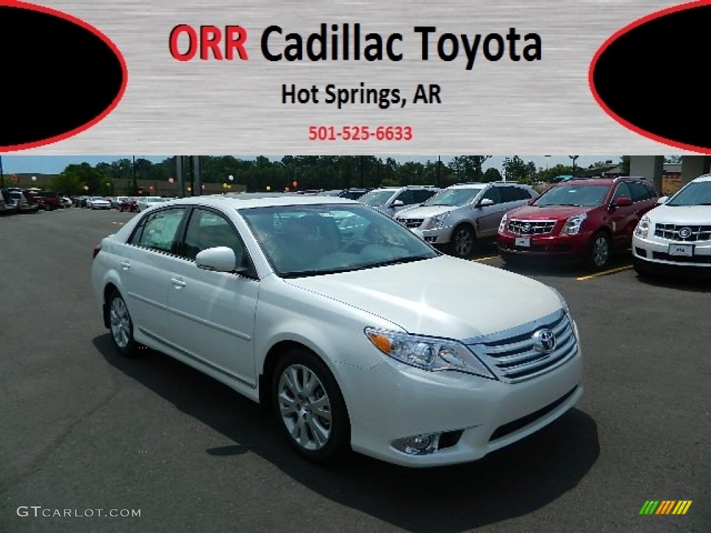 Blizzard White Pearl Toyota Avalon