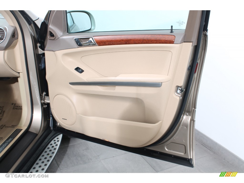 2008 Mercedes-Benz ML 350 4Matic Macadamia Door Panel Photo #65945432
