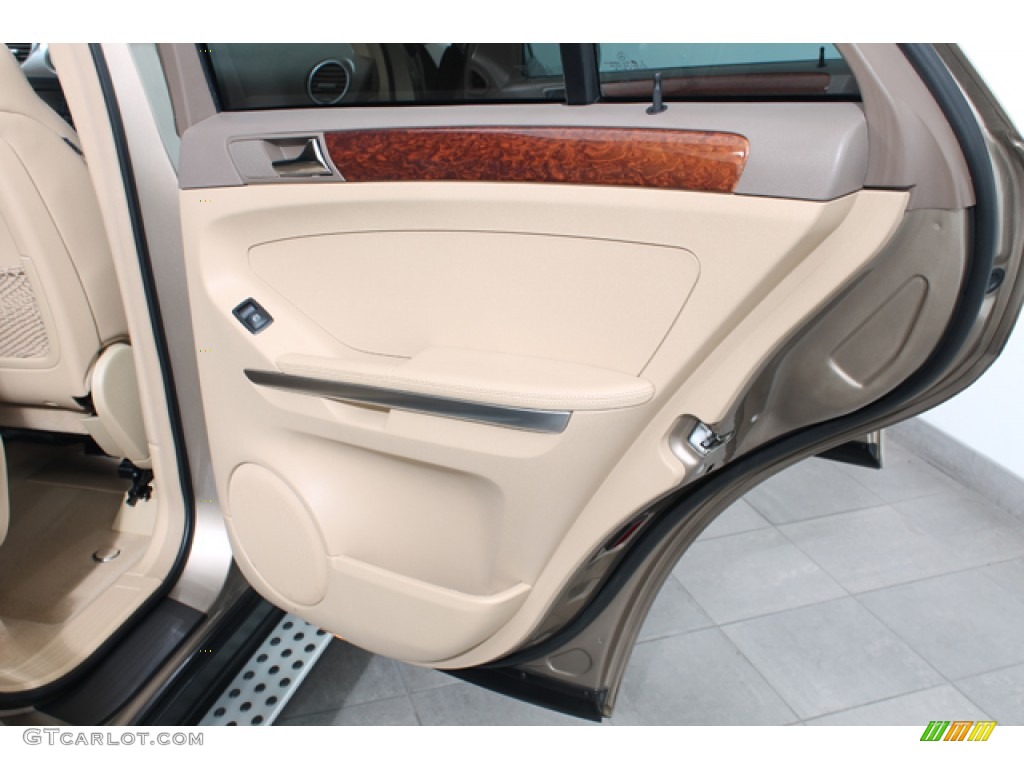 2008 Mercedes-Benz ML 350 4Matic Macadamia Door Panel Photo #65945441