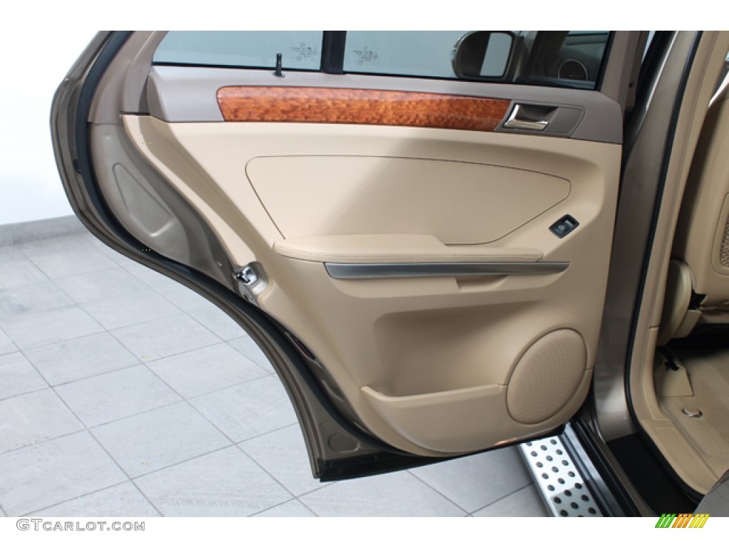 2008 Mercedes-Benz ML 350 4Matic Macadamia Door Panel Photo #65945450