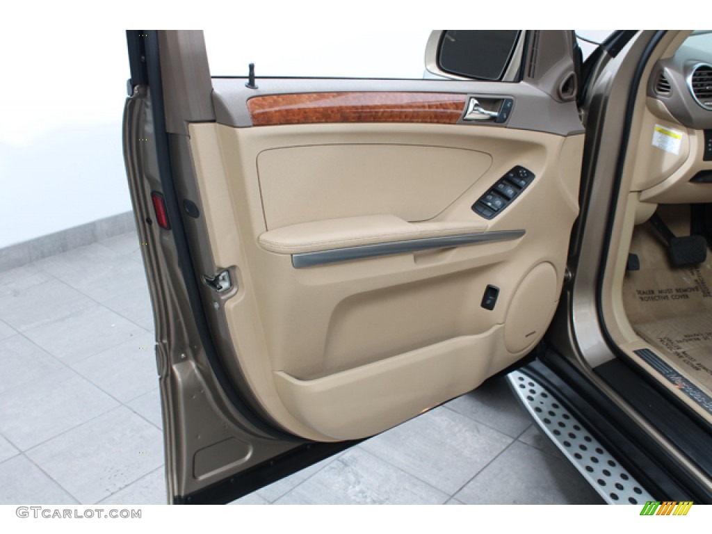 2008 Mercedes-Benz ML 350 4Matic Macadamia Door Panel Photo #65945459