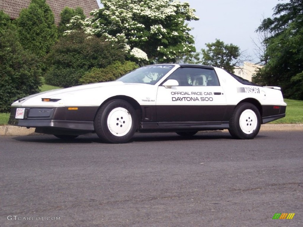 1983 Firebird Trans Am 25th Anniversary Daytona 500 Pace Car Coupe - White / Gray photo #2