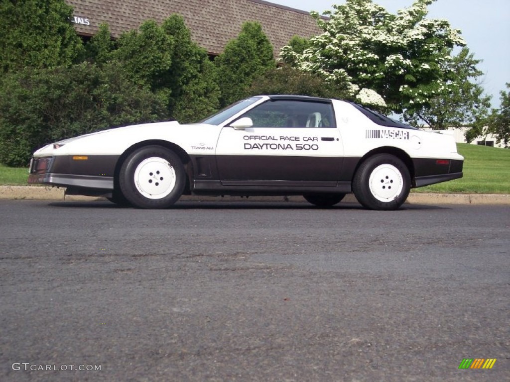 1983 Firebird Trans Am 25th Anniversary Daytona 500 Pace Car Coupe - White / Gray photo #8