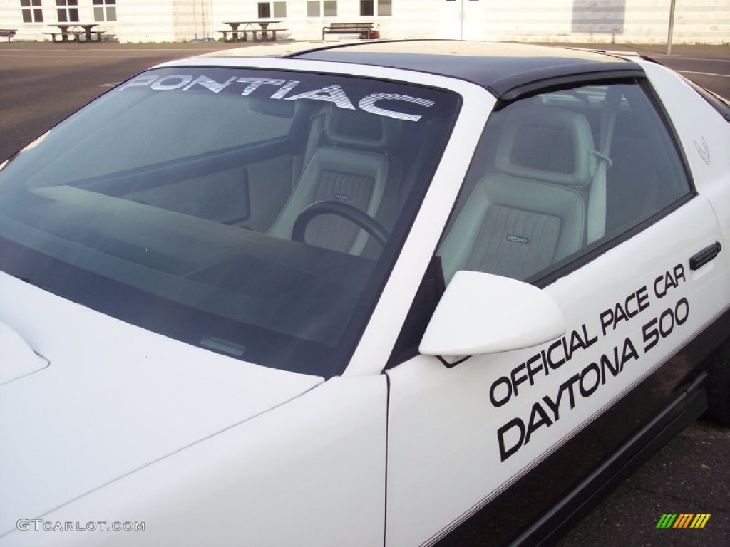 1983 Firebird Trans Am 25th Anniversary Daytona 500 Pace Car Coupe - White / Gray photo #18