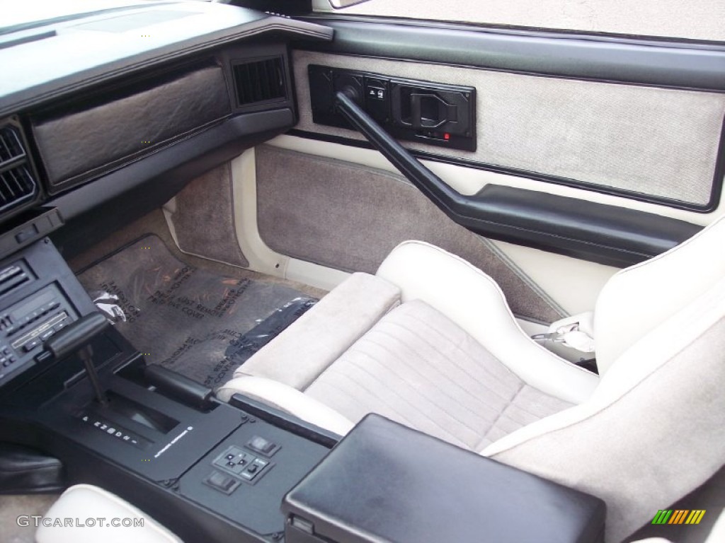 1983 Firebird Trans Am 25th Anniversary Daytona 500 Pace Car Coupe - White / Gray photo #40