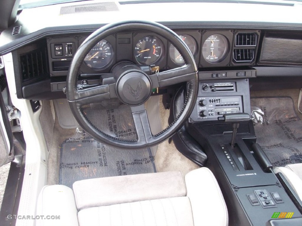 1983 Pontiac Firebird Trans Am 25th Anniversary Daytona 500 Pace Car Coupe Gray Dashboard Photo #65948303