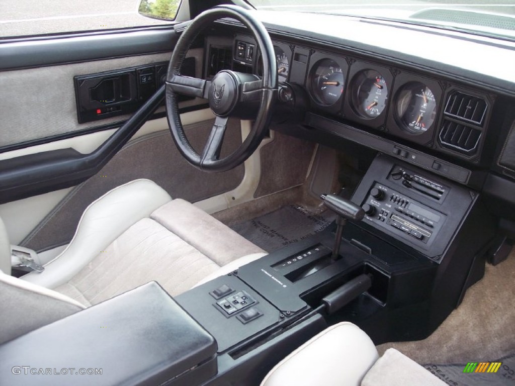 1983 Firebird Trans Am 25th Anniversary Daytona 500 Pace Car Coupe - White / Gray photo #47