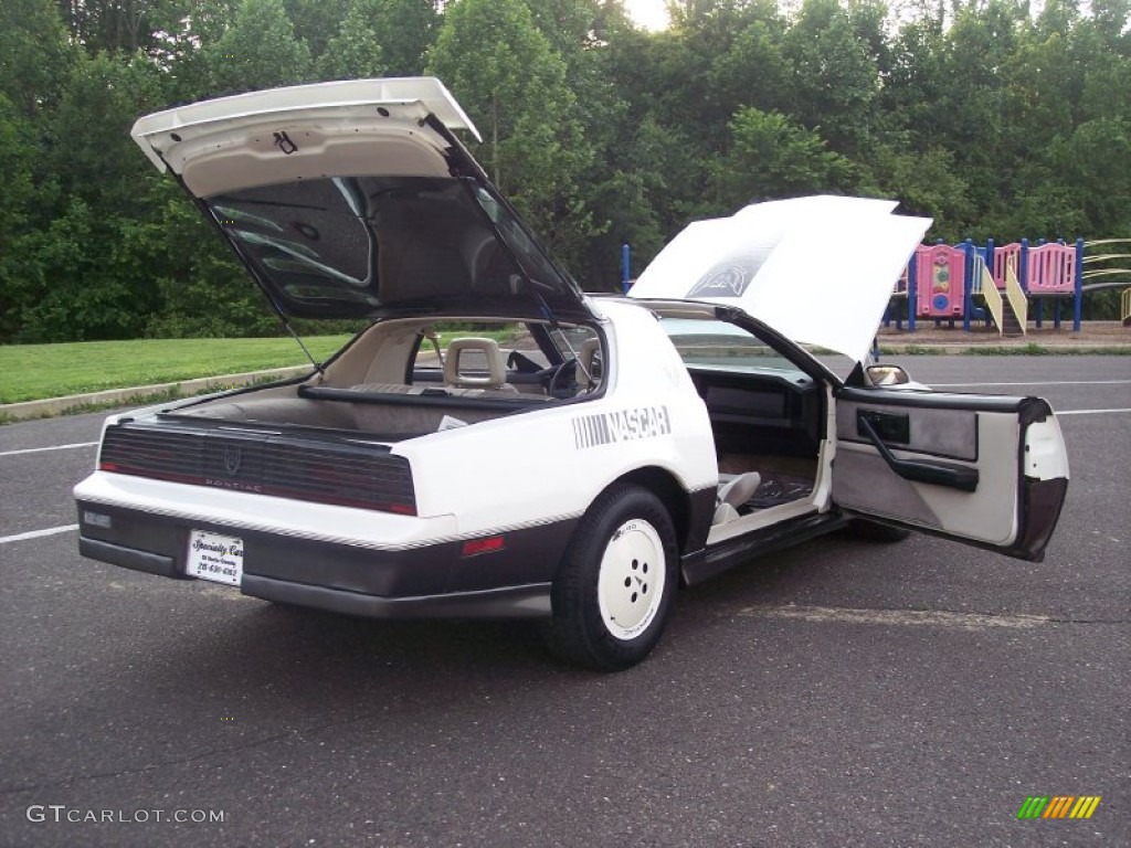 1983 Firebird Trans Am 25th Anniversary Daytona 500 Pace Car Coupe - White / Gray photo #72