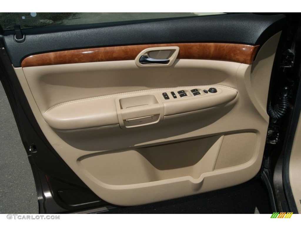 2008 Saturn Outlook XR Door Panel Photos