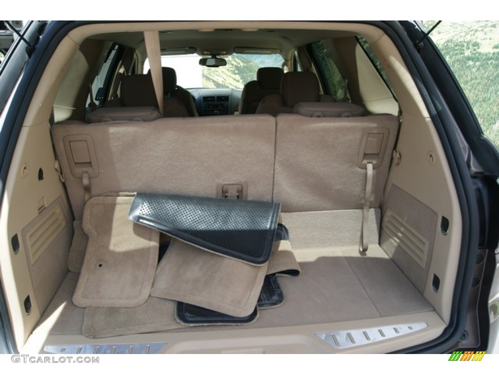 2008 Saturn Outlook XR Trunk Photo #65949095