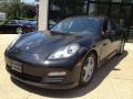 Basalt Black Metallic - Panamera 4 Photo No. 2