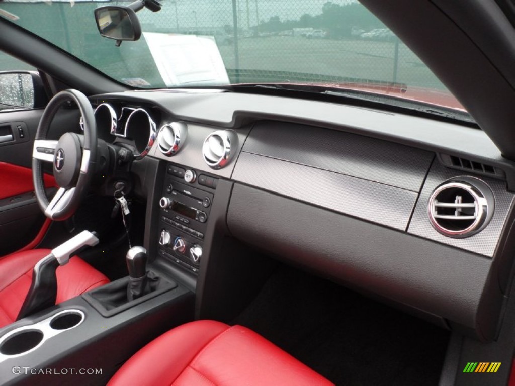 2006 Ford Mustang GT Premium Convertible Red/Dark Charcoal Dashboard Photo #65959118