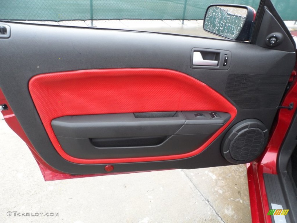 2006 Ford Mustang GT Premium Convertible Red/Dark Charcoal Door Panel Photo #65959142