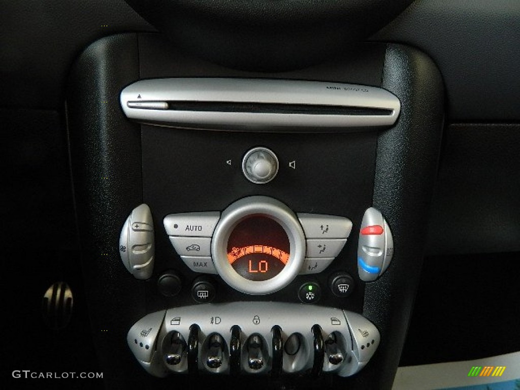 2009 Mini Cooper S Hardtop Controls Photo #65960465