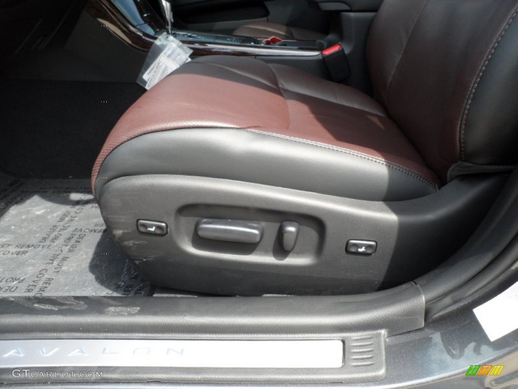 Black/Bordeaux Interior 2012 Toyota Avalon Limited Photo #65962487