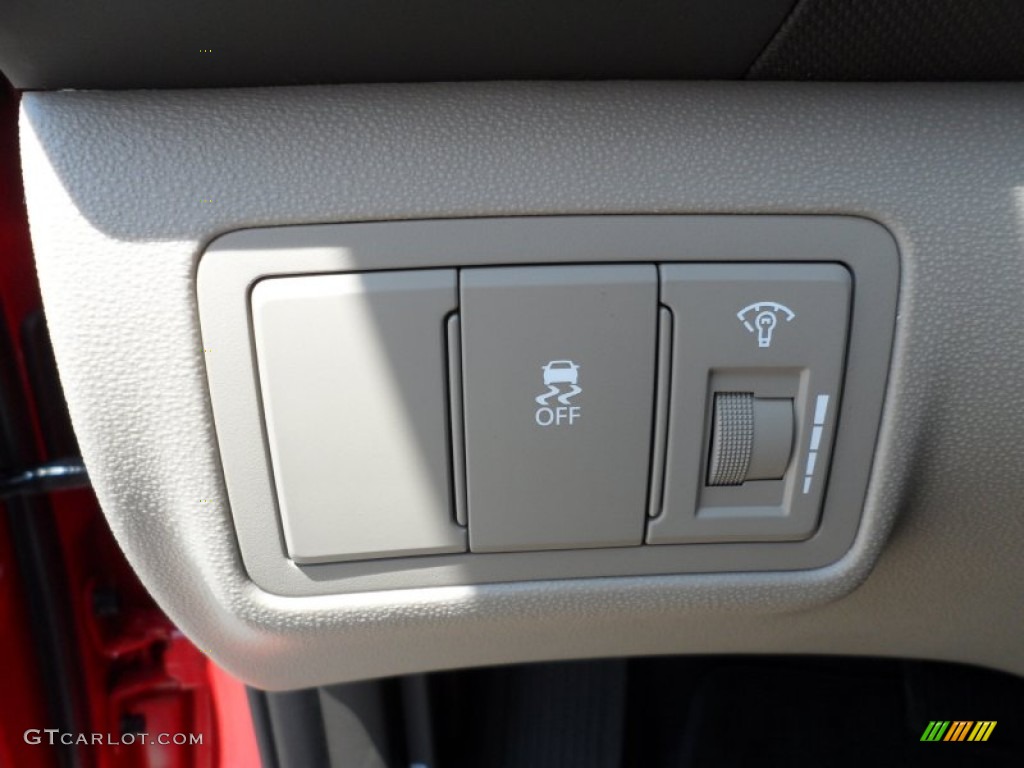 2012 Hyundai Elantra GLS Touring Controls Photo #65963684