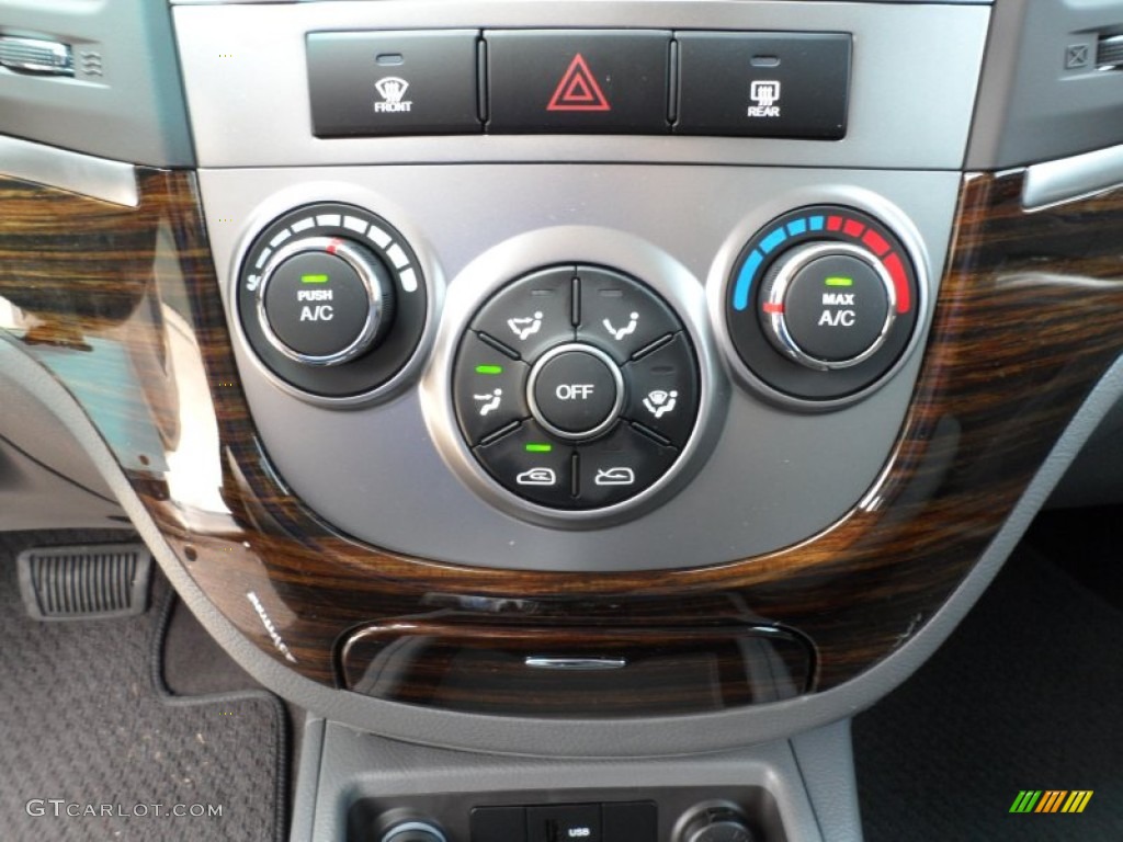 2012 Hyundai Santa Fe GLS V6 Controls Photo #65965529