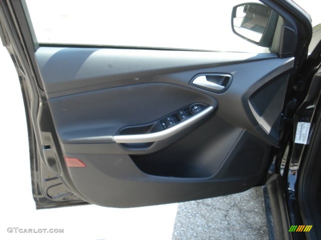 2012 Focus SEL 5-Door - Black / Charcoal Black photo #12